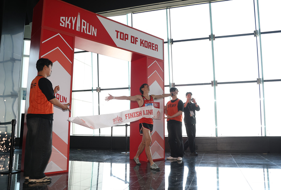 '롯데월드타워 뛰어서 완주했어요'