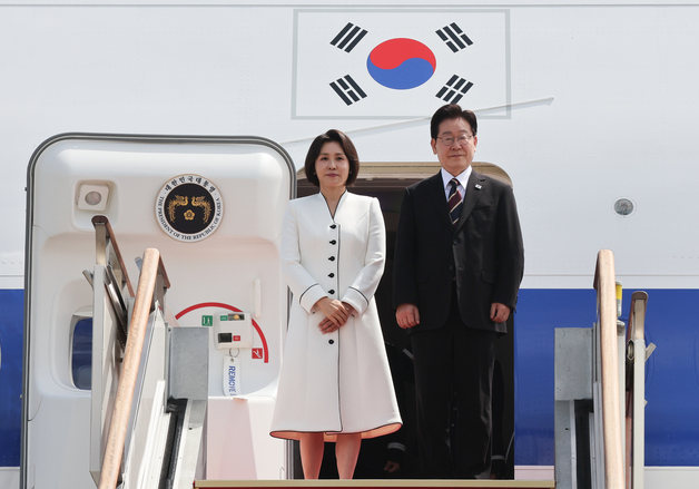 [속보] 李대통령 '국빈 방문' 베트남 도착…내일 한-베 정상회담