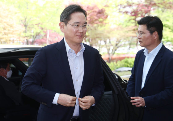 이재용 삼성 회장, 인도·베트남 순방 경제사절단 출국