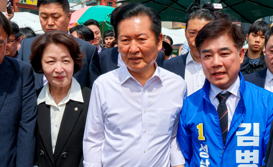 추미애·김병욱 후보와 모란 민속5일장 찾은 정청래 대표