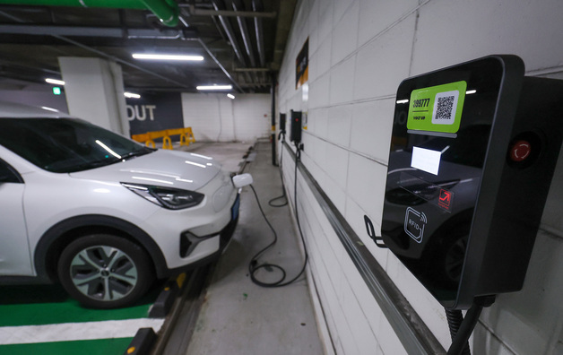 주말 전기차 충전기 낮 요금 12∼15% 할인