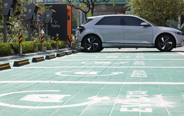 주말 전기차 충전기 낮 요금 12∼15% 할인