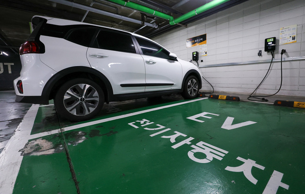 주말 전기차 충전기 낮 요금 12∼15% 할인