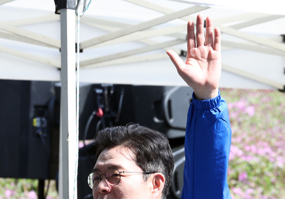 노원구 시민들과 인사하는 정원오 서울시장 후보