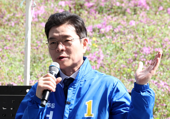 노원구 불암산 철쭉제 방문한 정원오 서울시장 후보