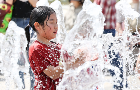 더위 날리는 물놀이
