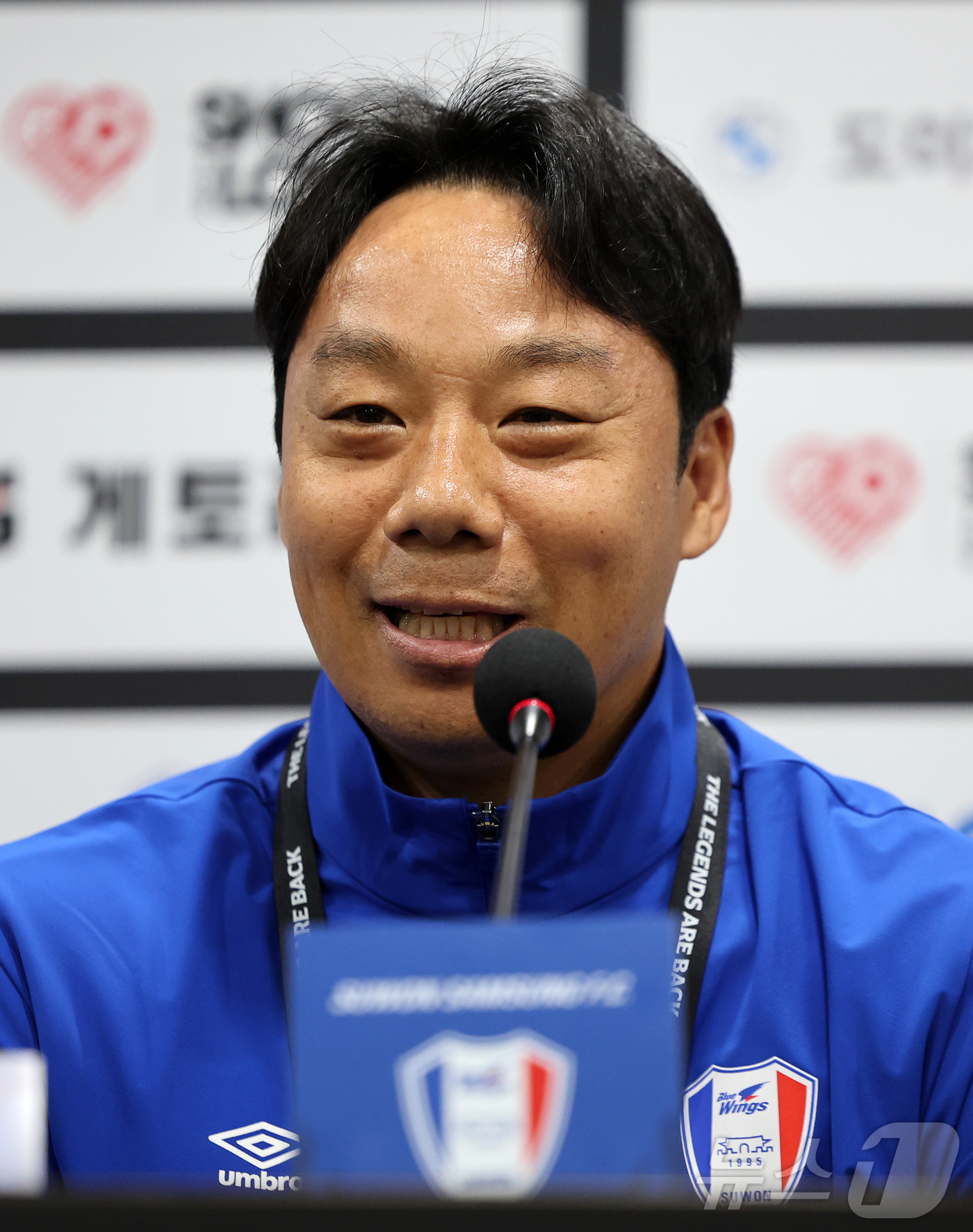 (수원=뉴스1) 김진환 기자 = 수원삼성 레전드팀의 염기훈이 19일 오후 경기 수원시 팔달구 수원월드컵경기장에서 열리는 맨유 출신 전설들로 구성된 OGFC(더오리지날FC)와의 경기 …