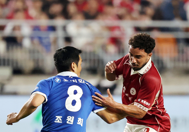 조원희와 뜨거운 승부 펼치는 파비우 다 실바