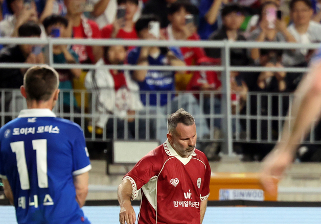 긱스, 현역 못지 않은 날카로운 왼발킥