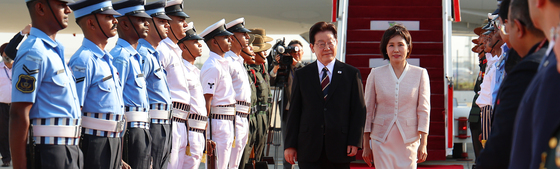 인도 뉴델리 도착한 이재명 대통령 부부