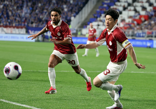 공을 향해 달리는 박지성