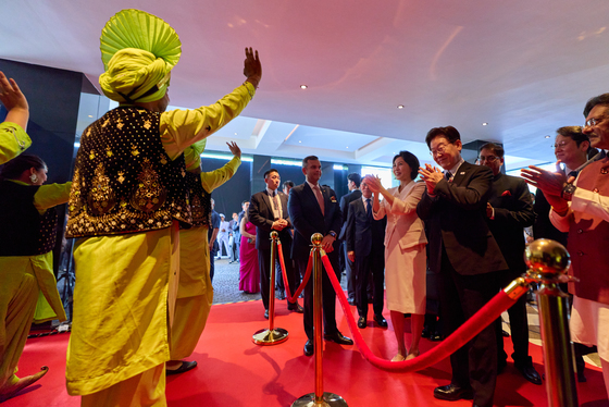 이재명 대통령 부부, 인도 전통춤 관람