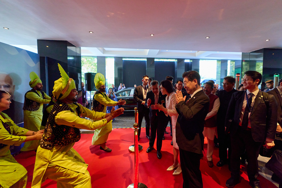 인도 전통춤 관람하는 이재명 대통령 부부