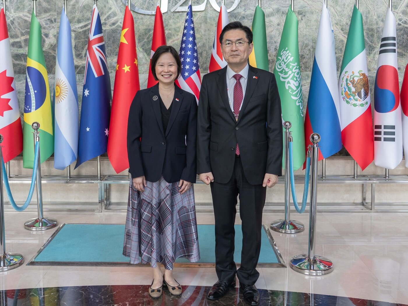 본문 이미지 - 정연두 외교전략정보본부장이 이달 18~19일 튀르키예 남부 안탈리아에서 개최된 '제5차 안탈리아 외교포럼'에 참석했다. 간쇼황 싱가포르 외교부 국무장관(왼쪽). (외교부 제공)