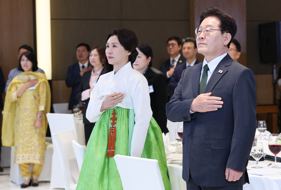 국민의례하는 이재명 대통령