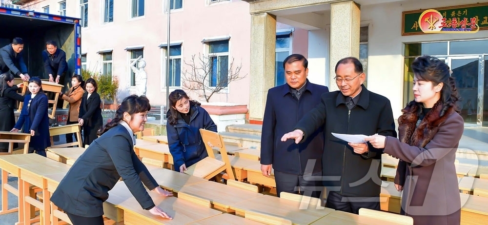 (평양 노동신문=뉴스1) = 북한 노동당 기관지 노동신문은 2일 "황해북도에서 얼마전 도적인 교육지원전시회가 진행되였다"며 "도에서는 전시회가 도시와 농촌의 교육수준차이를 줄이며 …