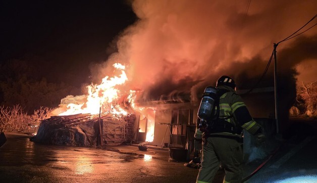 경북 김천·영천서 단독주택에 불…주택 2동 전소