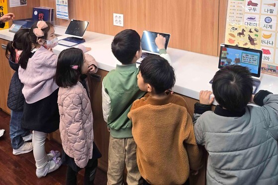 광주시청 1층 로비에 영유아 대상 'AI 동화 체험관' 운영