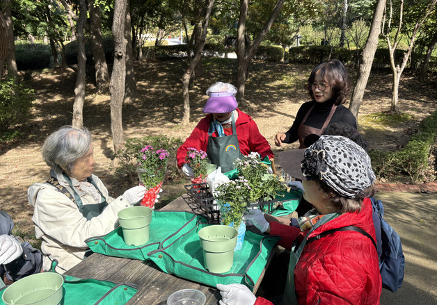 서울시, 남산공원서 치매 예방 '기억 숲 산책' 운영