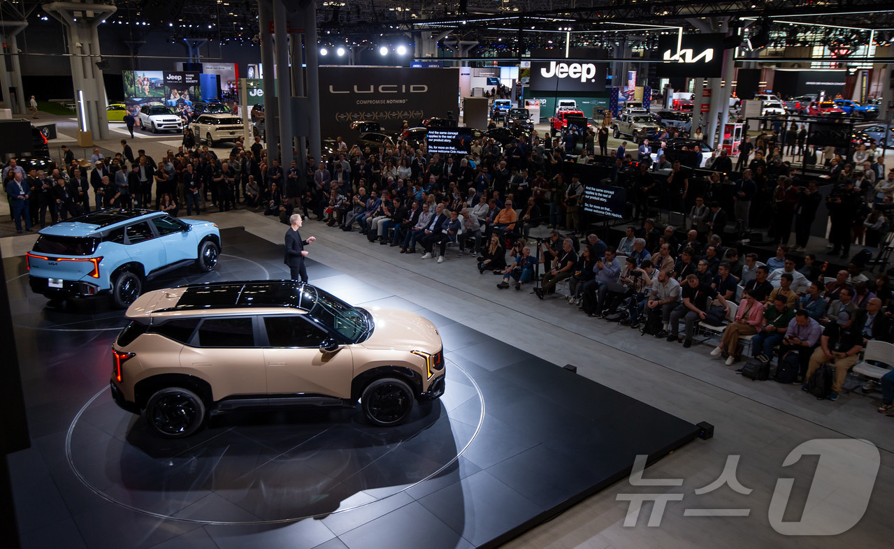 (서울=뉴스1) = 기아가 1일(현지시간) 미국 뉴욕 '제이콥 재비츠 컨벤션 센터'에서 열린 '2026 뉴욕 국제 오토쇼'에 참가했다고 2일 밝혔다. 사진은 커트 칼 기아 미국 디 …
