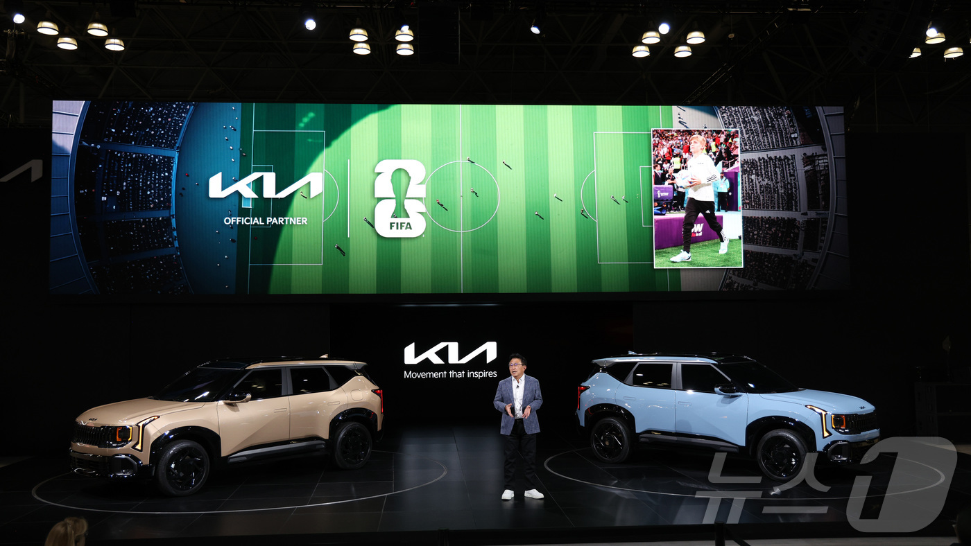 (서울=뉴스1) = 기아가 1일(현지시간) 미국 뉴욕 '제이콥 재비츠 컨벤션 센터'에서 열린 '2026 뉴욕 국제 오토쇼'에 참가했다고 2일 밝혔다. 사진은 윤승규 기아 북미권역본 …