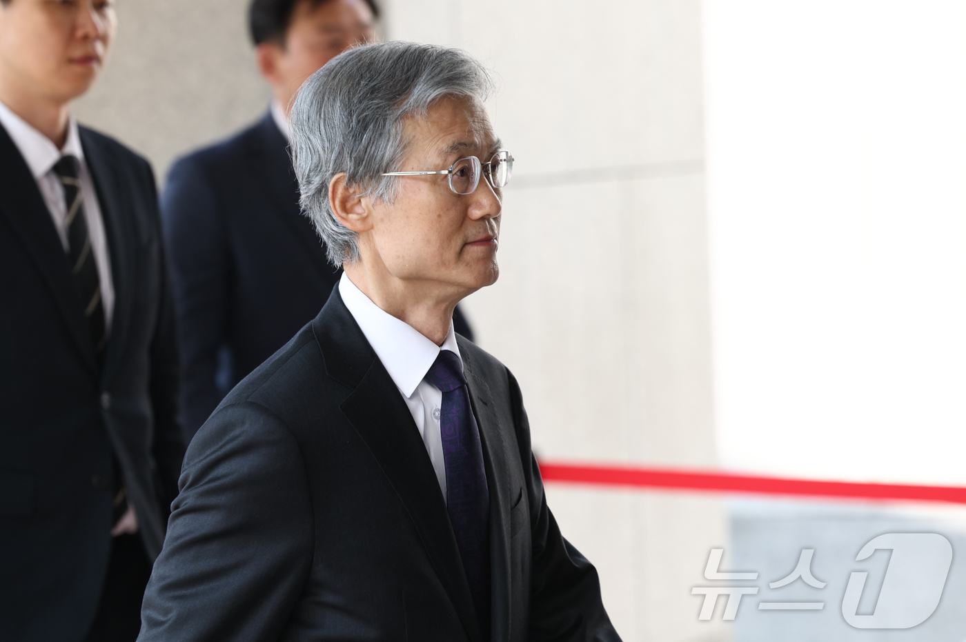 (서울=뉴스1) 최지환 기자 = 조희대 대법원장이 2일 오전 서울 서초구 대법원으로 출근하고 있다. 2026.4.2/뉴스1