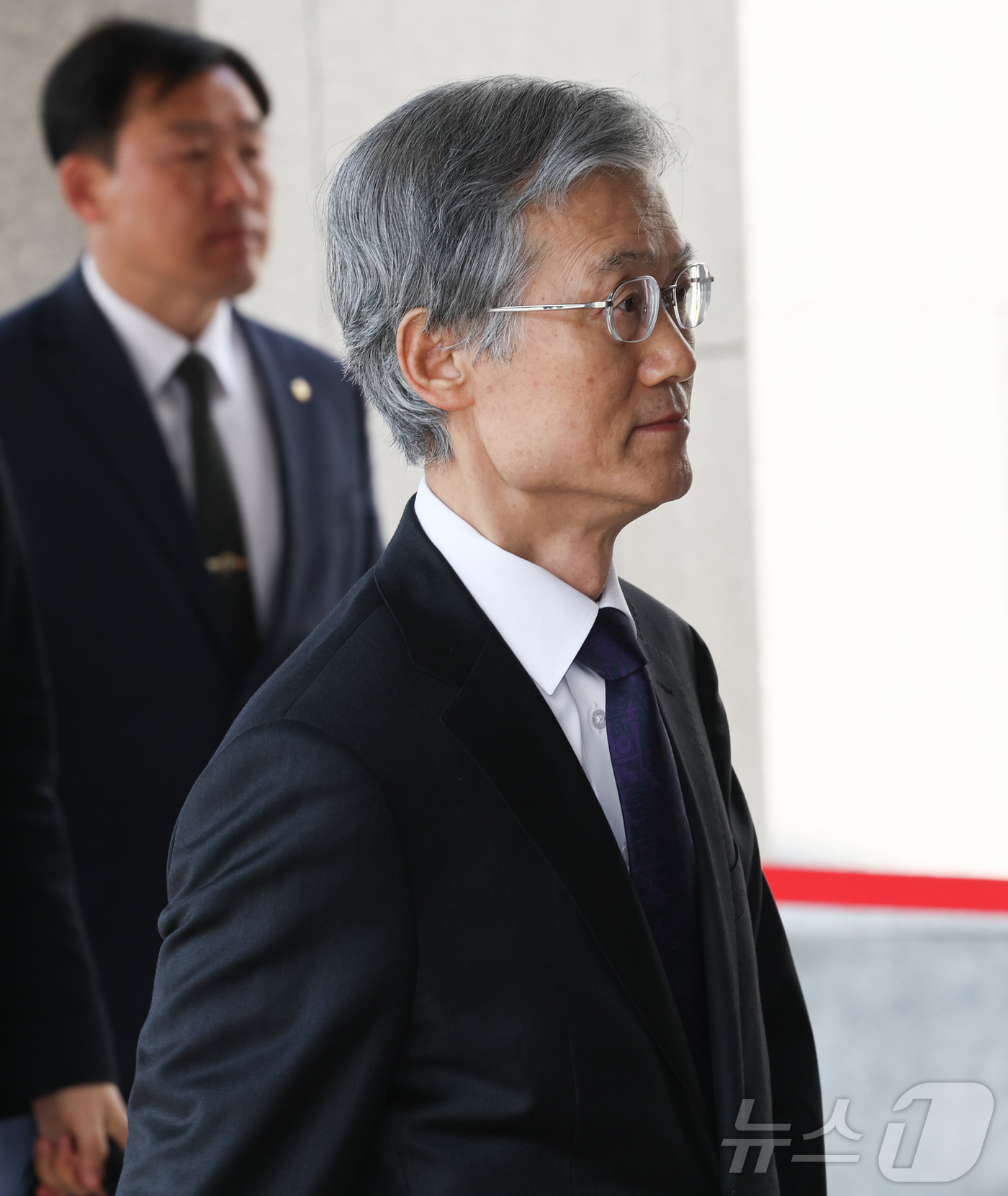 (서울=뉴스1) 최지환 기자 = 조희대 대법원장이 2일 오전 서울 서초구 대법원으로 출근하고 있다. 2026.4.2/뉴스1