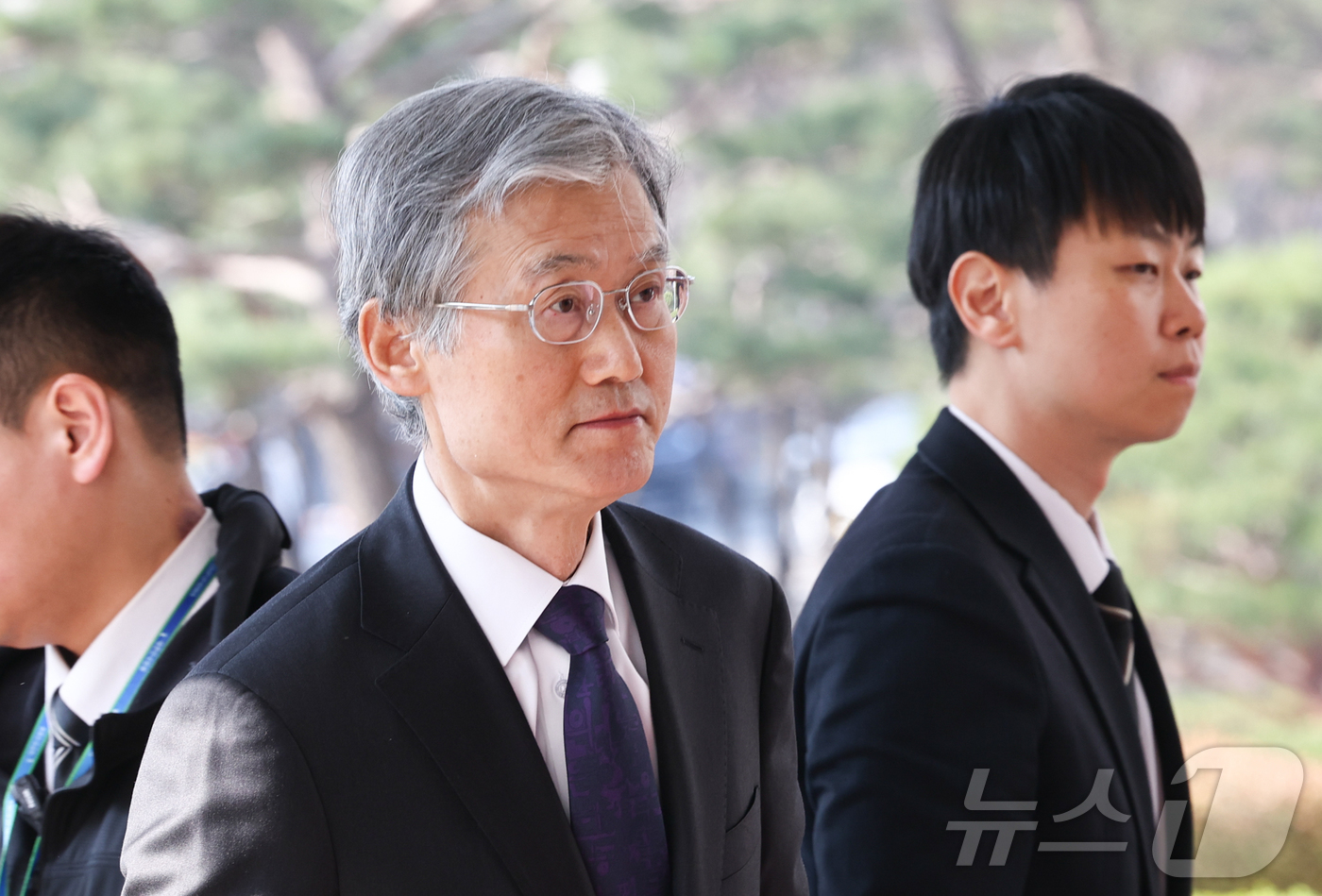 (서울=뉴스1) 최지환 기자 = 조희대 대법원장이 2일 오전 서울 서초구 대법원으로 출근하고 있다. 2026.4.2/뉴스1