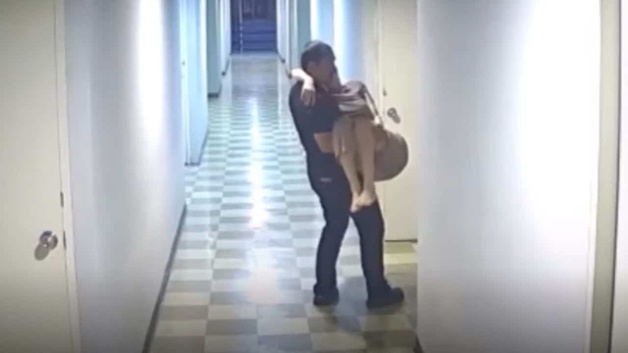 "바지 벗겨 만지고 촬영까지" 유명 여배우 구조대원 성추행 폭로