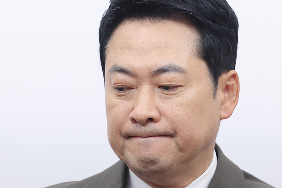 생각 잠긴 장동혁 대표