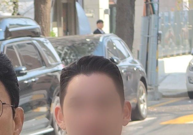 '편입·취업 특혜' 김병기 차남 경찰 출석…金 본인도 오늘 소환