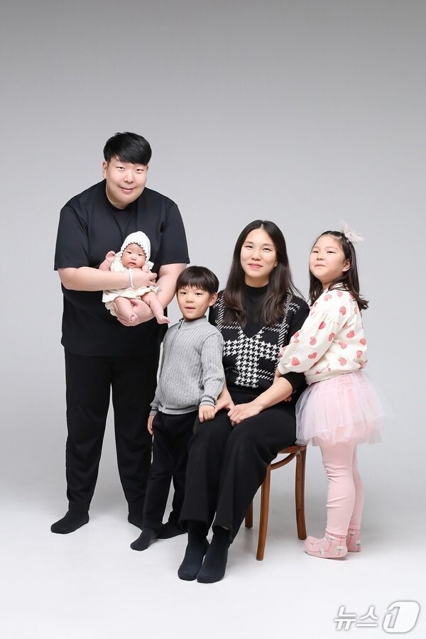 본문 이미지 - 기증자 김겸 씨의 가족사진. (한국장기조직기증원 제공)