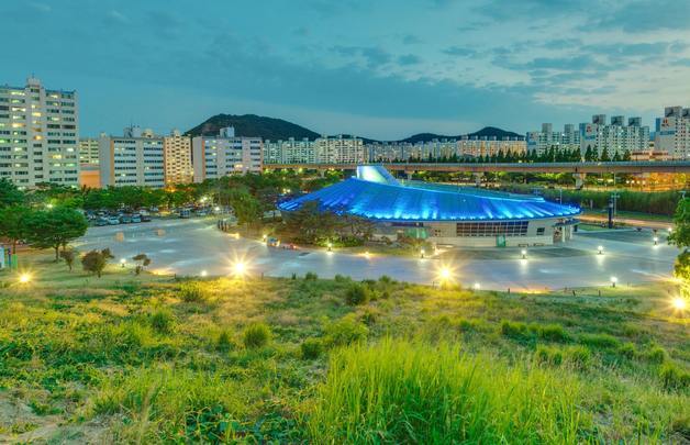 "미션·명상·공연까지"…김해시, 대성동고분군 '밤마실' 운영