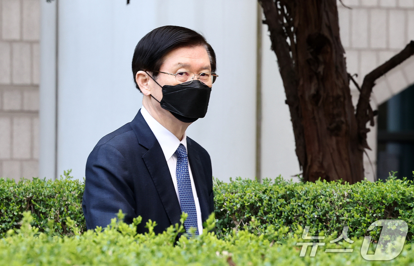 (서울=뉴스1) 최지환 기자 = 윤석열 전 대통령에 대한 체포영장 집행을 방해한 혐의를 받는 박종준 전 대통령경호처장이 2일 서울 서초구 서울중앙지방법원에서 열린 1차 공판기일에 …