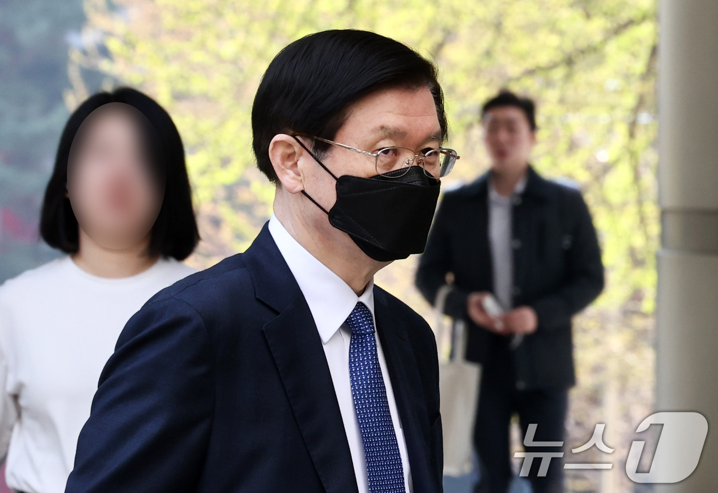 (서울=뉴스1) 최지환 기자 = 윤석열 전 대통령에 대한 체포영장 집행을 방해한 혐의를 받는 박종준 전 대통령경호처장이 2일 서울 서초구 서울중앙지방법원에서 열린 1차 공판기일에 …