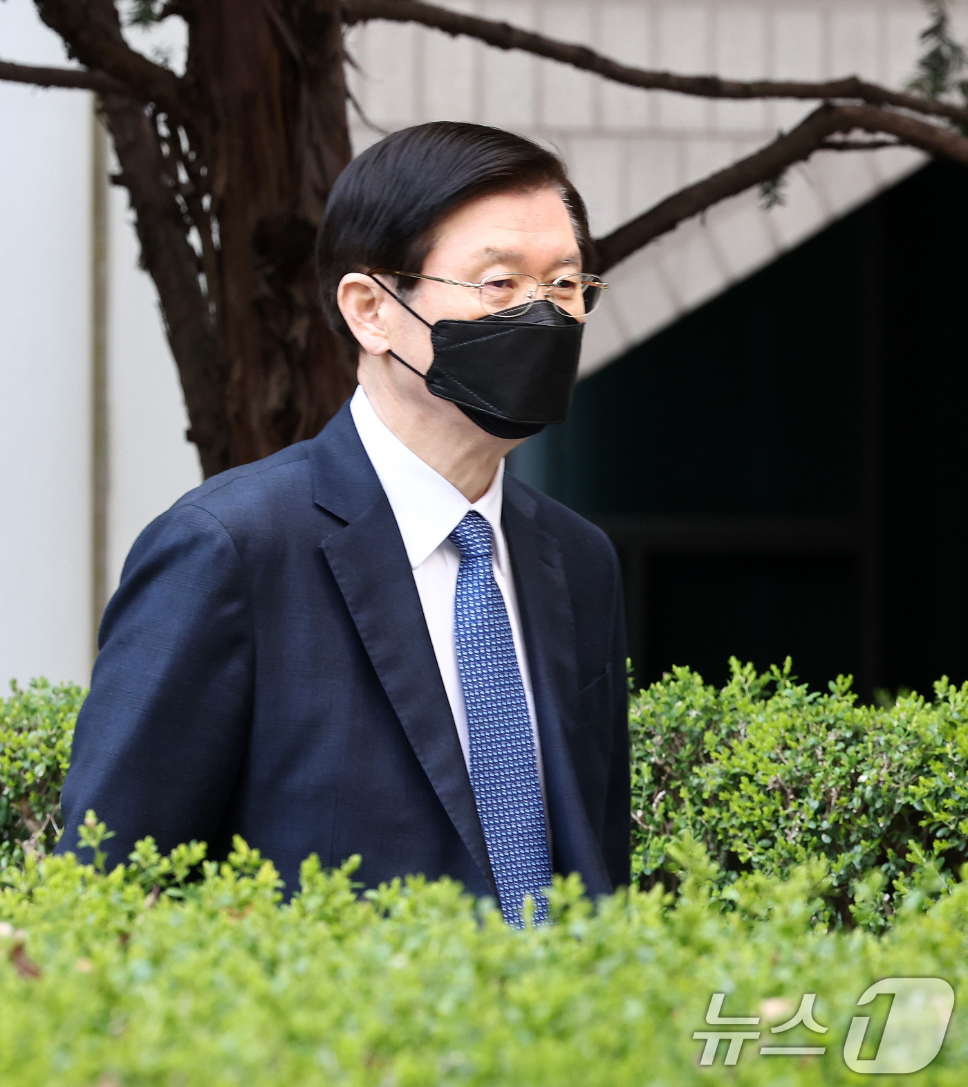 (서울=뉴스1) 최지환 기자 = 윤석열 전 대통령에 대한 체포영장 집행을 방해한 혐의를 받는 박종준 전 대통령경호처장이 2일 서울 서초구 서울중앙지방법원에서 열린 1차 공판기일에 …