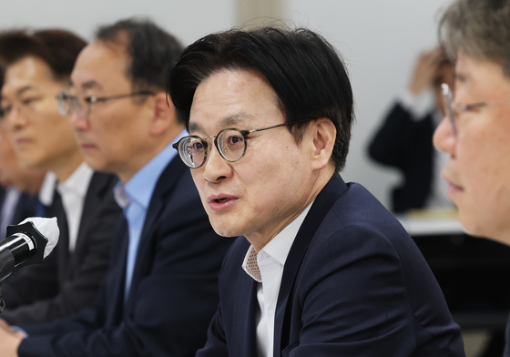 김정관 "나프타 이어 포장재·플라스틱 석화 원료 매점매석 금지 준비"