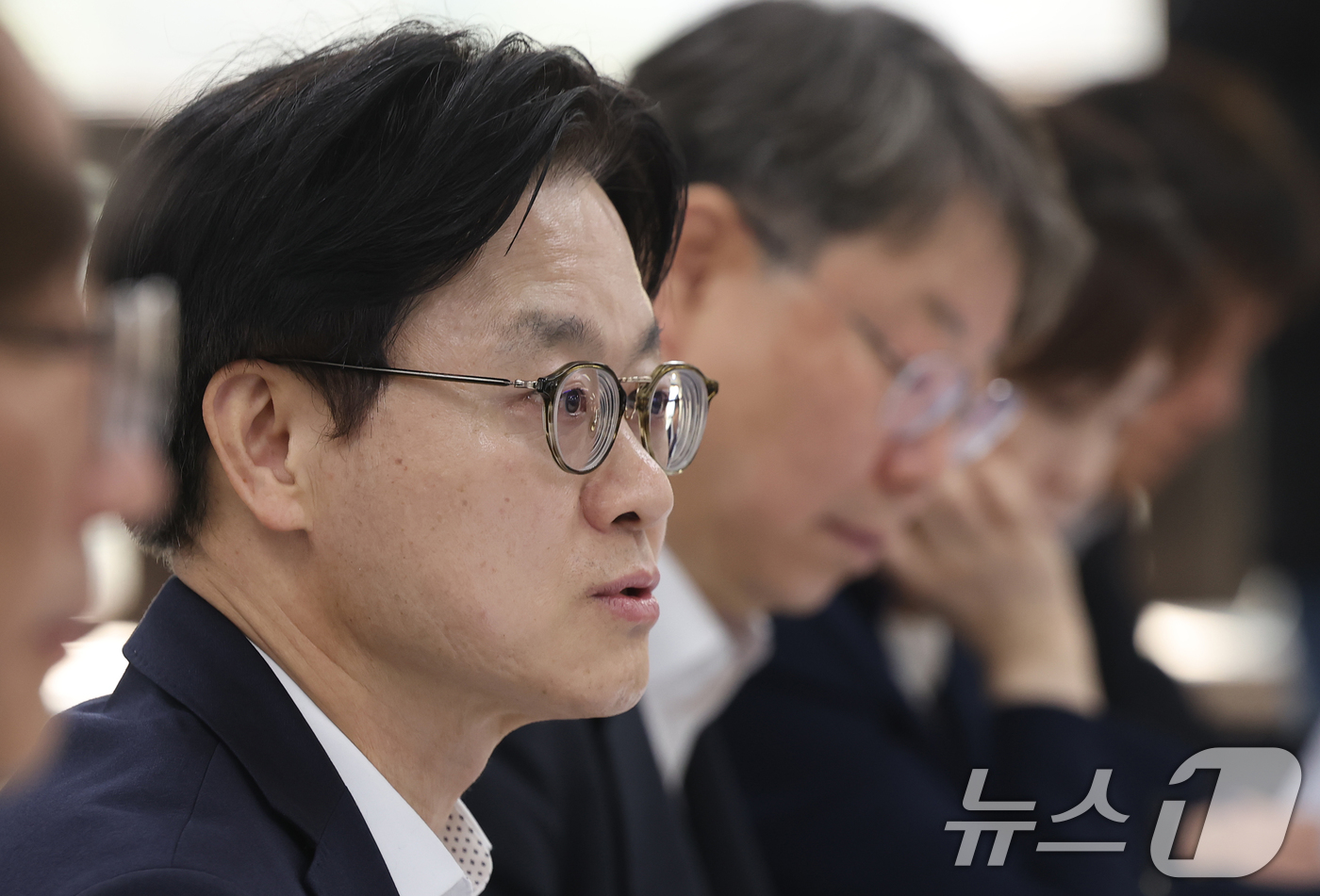 (서울=뉴스1) 오대일 기자 = 김정관 산업통상부 장관이 2일 오전 서울 영등포구 중소기업중앙회에서 열린 중동전쟁 관련 업종별 석유화학 제품 수급상황 점검회의에서 모두발언을 하고 …