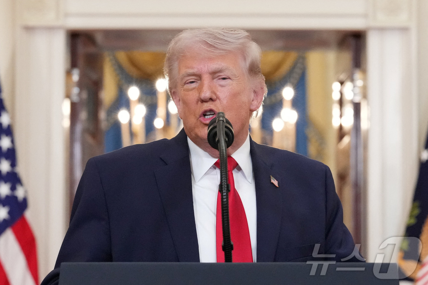(로이터=뉴스1) 송원영 기자 = 도널드 트럼프 미국 대통령이 1일(현지시간) 미국 워싱턴 D.C. 백악관에서 이란 전쟁 관련 대국민 연설을 하고 있다. ⓒ 로이터=뉴스1ⓒ 로이터 …