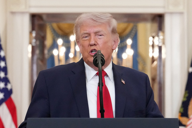 트럼프 "2~3주간 극도로 강력하게 타격…석기시대로 돌려보낼 것"