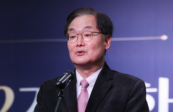 외교부, 세종연구소 이용준 이사장 연임 불승인