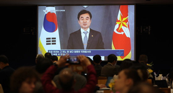 영상 축사하는 안규백 국방장관