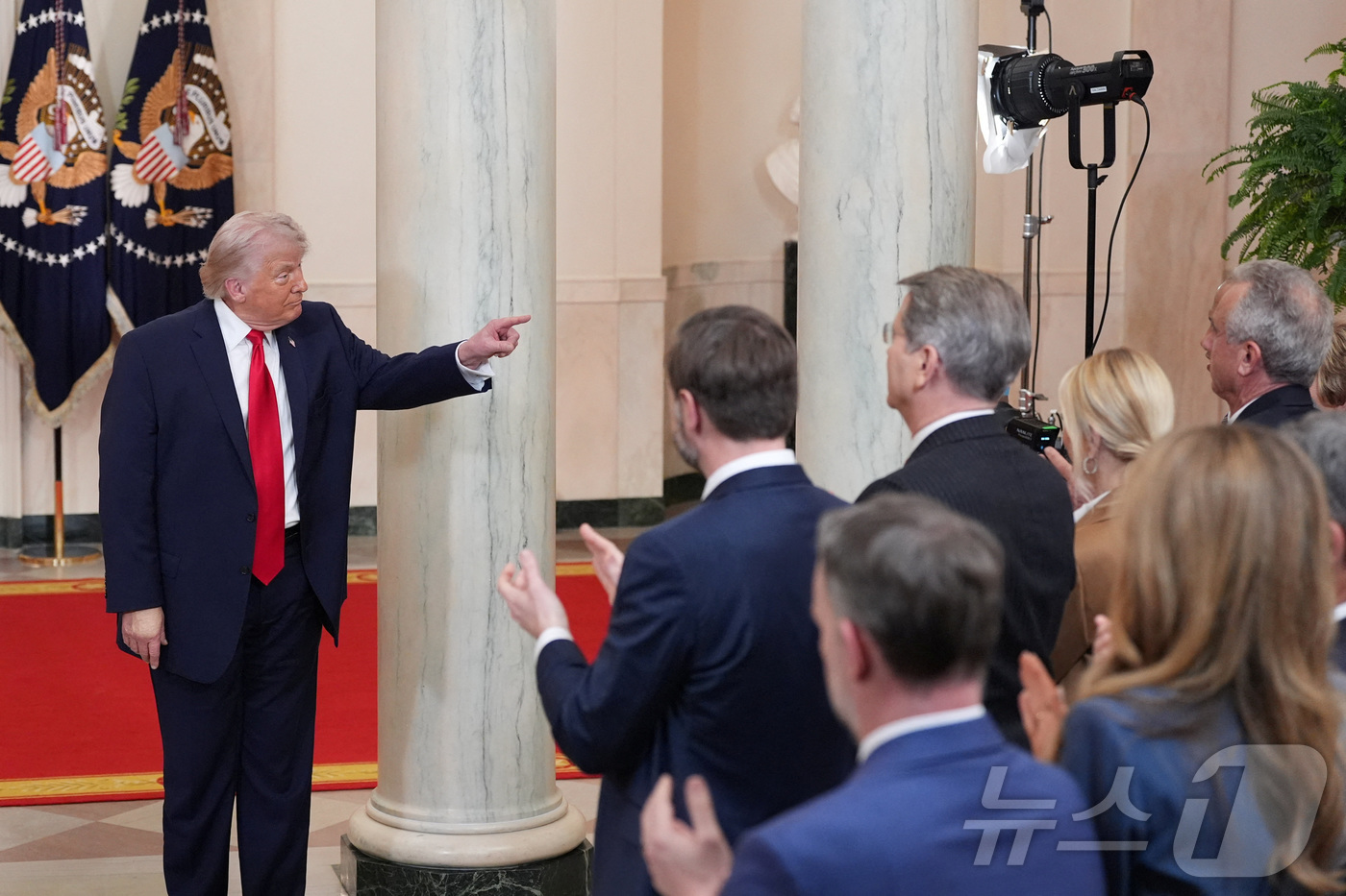 (로이터=뉴스1) 송원영 기자 = 도널드 트럼프 미국 대통령이 1일(현지시간) 미국 워싱턴 D.C. 백악관에서 이란 전쟁 관련 대국민 연설을 하고 있다. ⓒ 로이터=뉴스1ⓒ 로이터 …