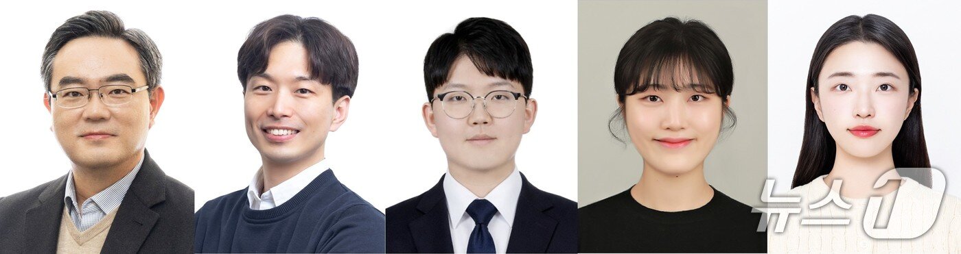 본문 이미지 - (좌측부터) 채한기 교수, 이승걸 교수, 전창범 연구원, 이혜진 연구원, 이가현 연구원.(UNIST 제공. 재판매 및 DB금지)/뉴스1