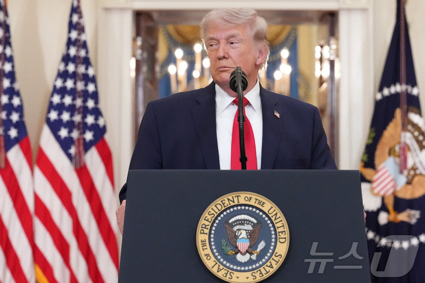 본문 이미지 - 도널드 트럼프 미국 대통령이 워싱턴 D.C. 백악관에서 이란 전쟁에 관한 대국민 연설을 하고 있다. 2026.04.01 ⓒ 로이터=뉴스1
