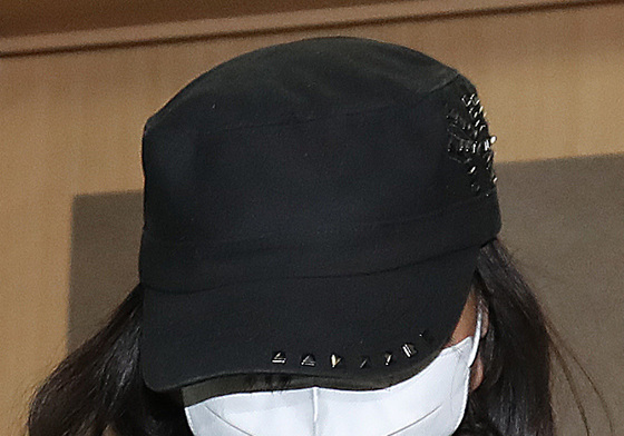 '어머니 시체' 캐리어 담아 유기한 딸 구속기로