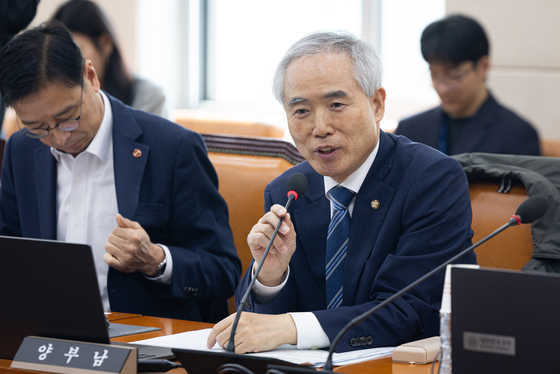 인사말하는 양부남 행안위 예결소위원장