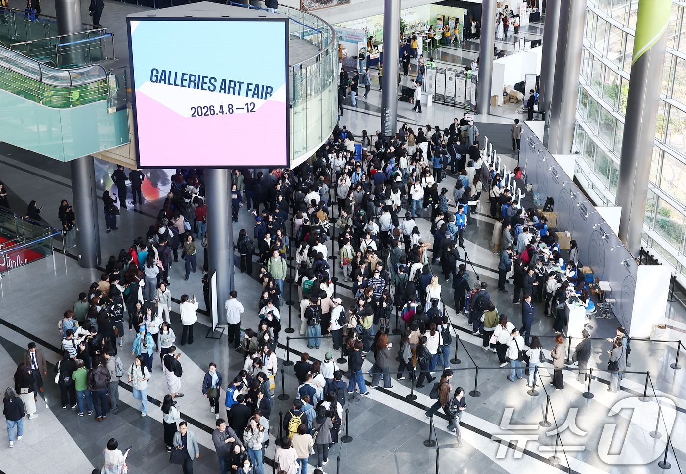 (서울=뉴스1) 김민지 기자 = 2일 오전 서울 강남구 코엑스에서 열린 '2026 서울국제불교박람회 & 제14회 붓다아트페어'에서 관람객들이 입장하기 위해 줄을 서고 있다.대한불교 …