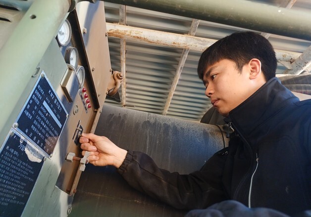 "저 사람 잡아라" 소리 듣고 달려간 군무원, 몰카범 잡았다