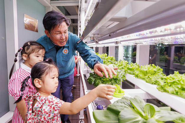 "도시농부 어때요?"…마포구, 스마트팜 4개소 준공